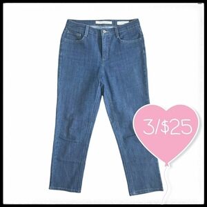 ⭐3/$25⭐ Jones New York Women's Missy Capris Size 6